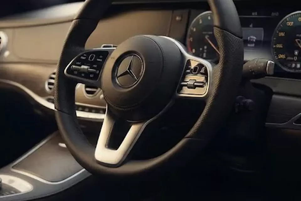 Taxi Lille Flers-en-Escrebieux : intérieur confortable d’une berline noire de taxi